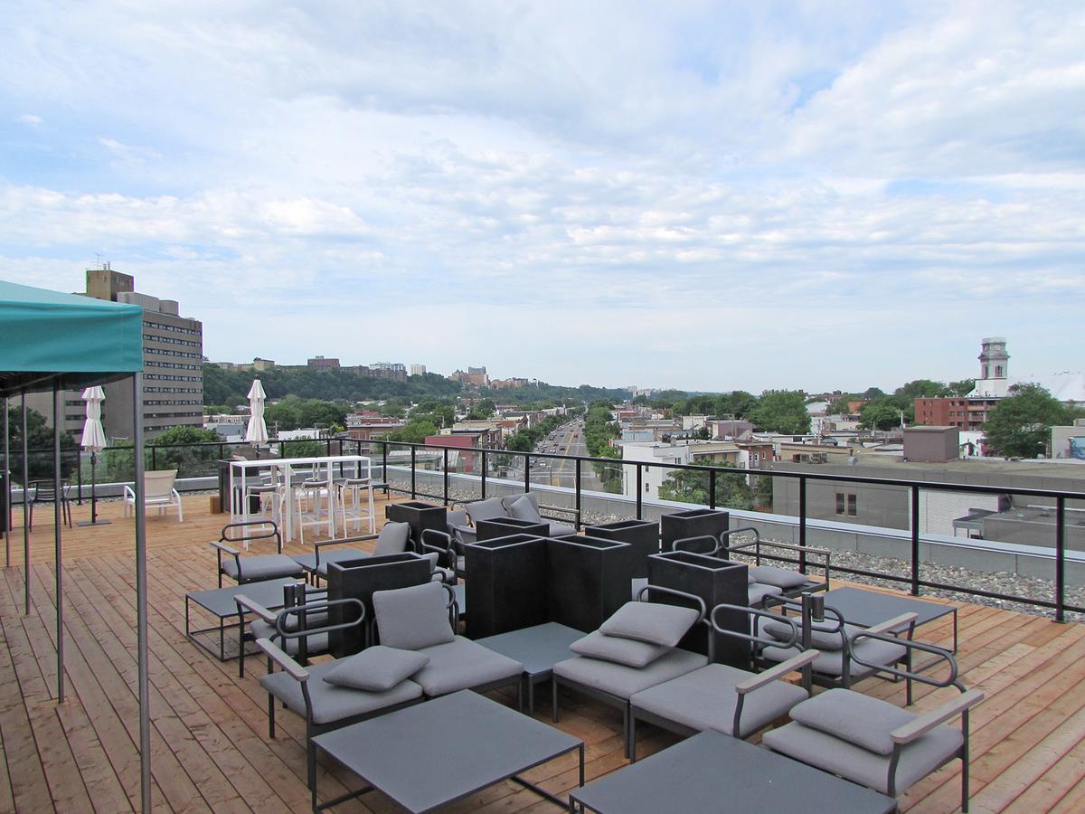 Апартаменты Aux Havres Urbains - Le Penthouse Du Kameleon Квебек Экстерьер фото